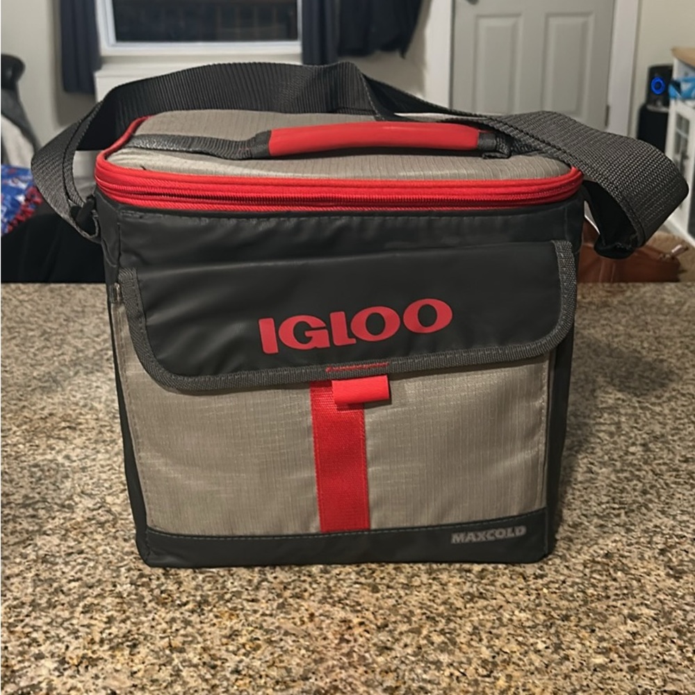 Igloo Gray and Red Men’s Duffel Cooler Bag